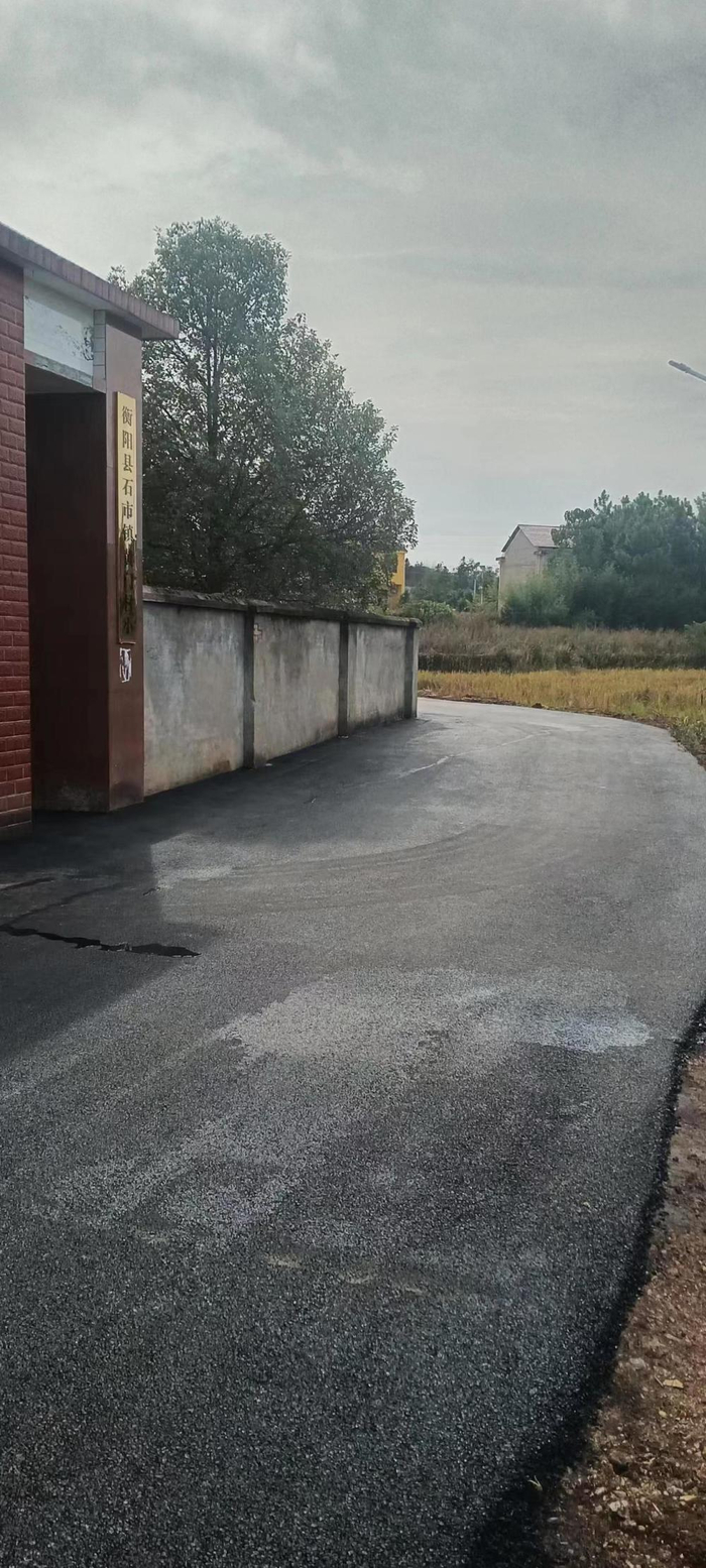 baoliao)记者联系到胡隆浩,他是衡阳市衡阳县石市镇黄门村泉塘组村民