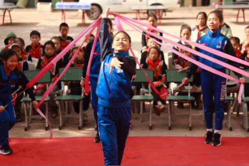 强棒少年返乡艺术体操表演传递运动正能量。MLB 供图