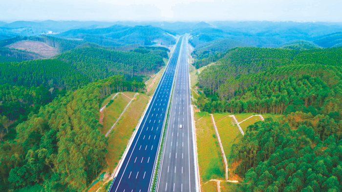 南横高速沿线风光秀美。图源：中铁交通投资集团