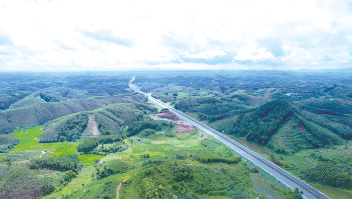 南湛高速建设正在有序推进。王来 摄 图源：南宁晚报