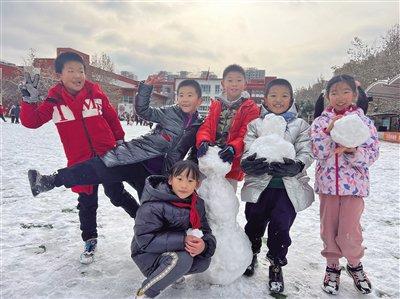 校園沸騰操場上演冰雪嘉年華