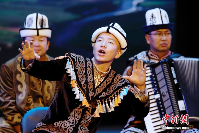 人权行动看中国传承史诗的柯尔克孜族少年