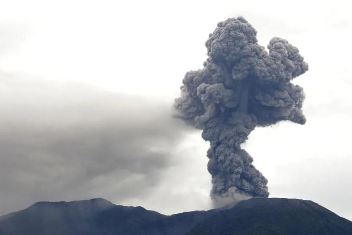 23人命喪印尼背後的危險遊戲|火山摯戀|火山旅遊_新浪新聞