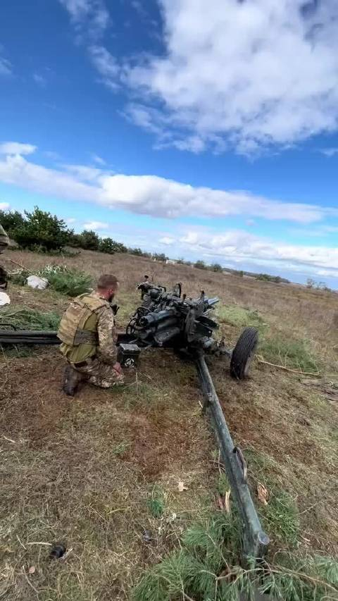 一门乌克兰武装部队的矢车菊速射迫击炮炸膛