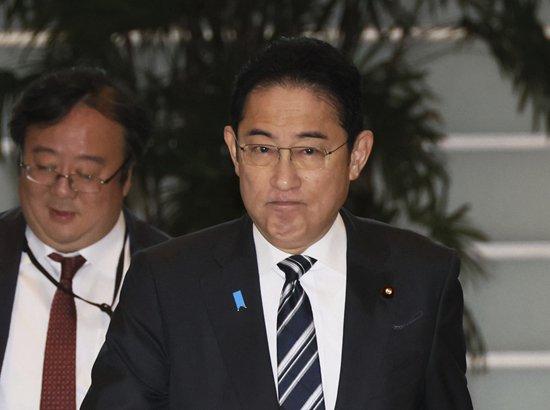     当地时候12月12日，日本东京，日本首相岸田文雄抵达首相办公室出席内阁会议。视觉中国供图