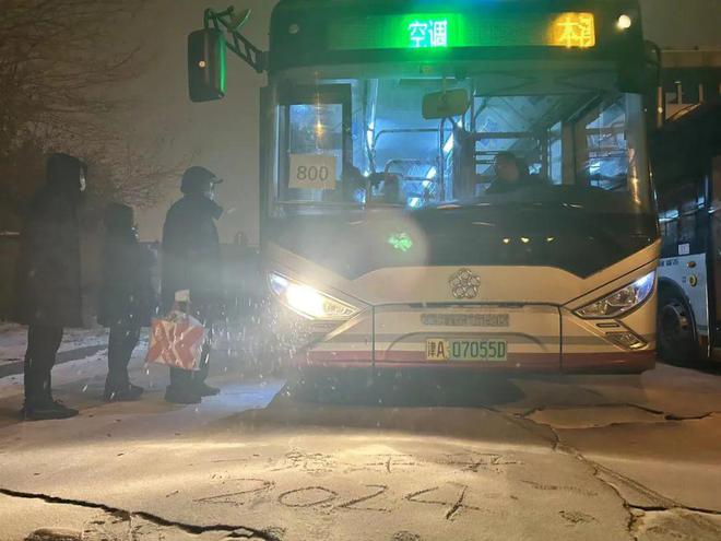 今早出門好走嗎天津站這些車次停運最新降雪預報