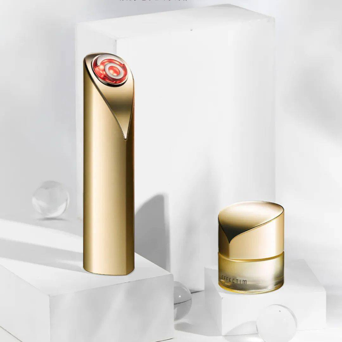 ▲左：兰蔻菁纯臻颜双重光学美容仪；右：EFFECTIM玑妍之光“眼部流光刀CP”