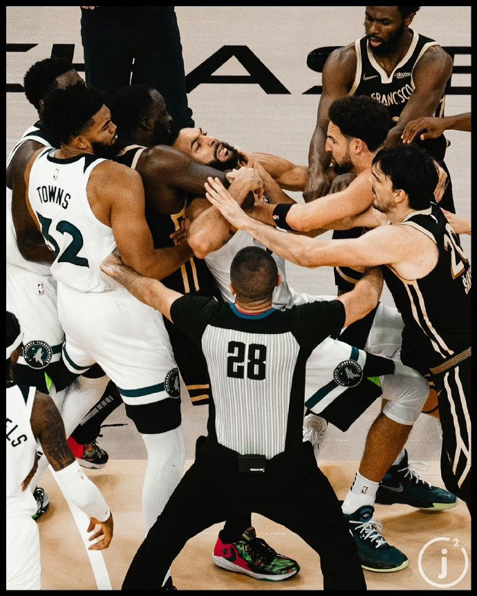 NBA官方无限期禁赛勇士队球员格林,本赛季已多次恶意犯规