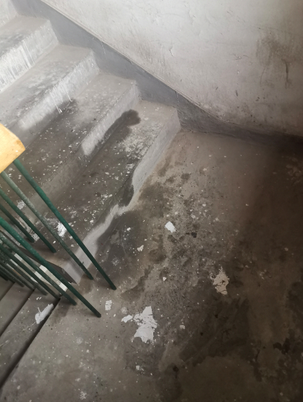 楼梯漏水