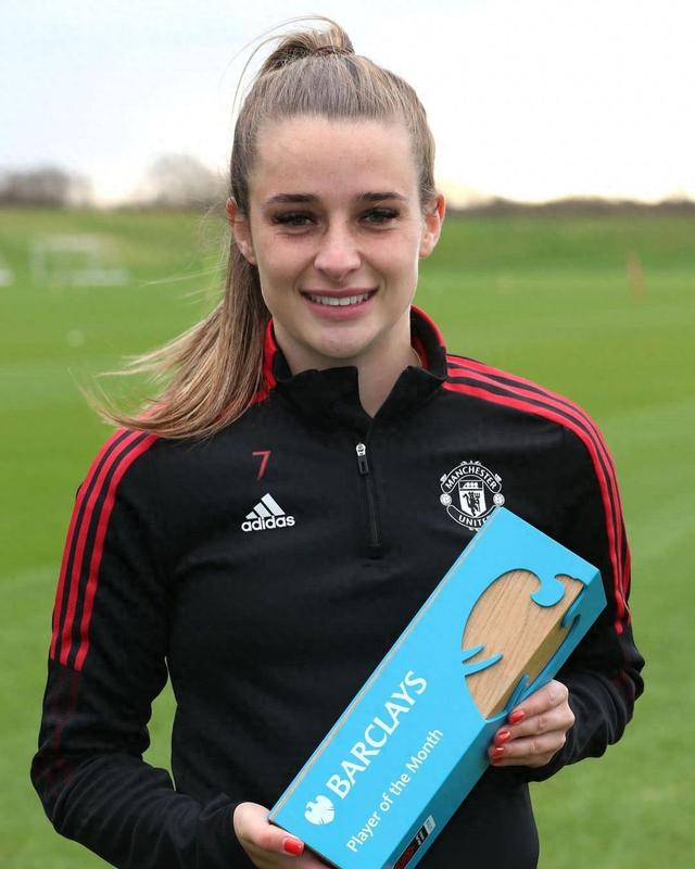 曼联女足球星c罗是我的偶像他穿过的足球鞋款式我都有