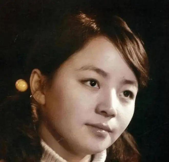 北大才女梁欢：嫁给英达26年，如今过的一言难尽|北京大学|宋丹丹|故事|离婚|出轨_新浪新闻
