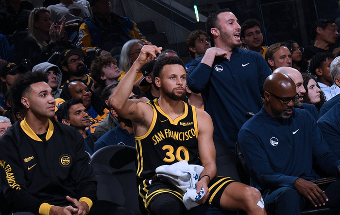 库里捶胸怒吼,赛后队友激动,克莱被摁板凳后救赎|克莱|库里|怒吼_新浪