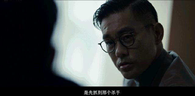 《怒潮》最驚豔的反派,還是陳國坤飾演的喬治,冷酷,冷血,行事不動聲色