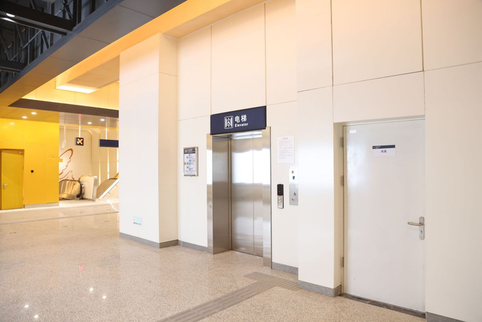      双面开门直梯    