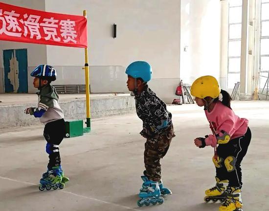 若羌首屆青少年輪滑短道速滑競賽上演少年版速度與激情