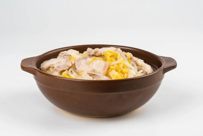 酸菜白肉火锅。图库版权图片，转载使用可能引发版权纠纷
