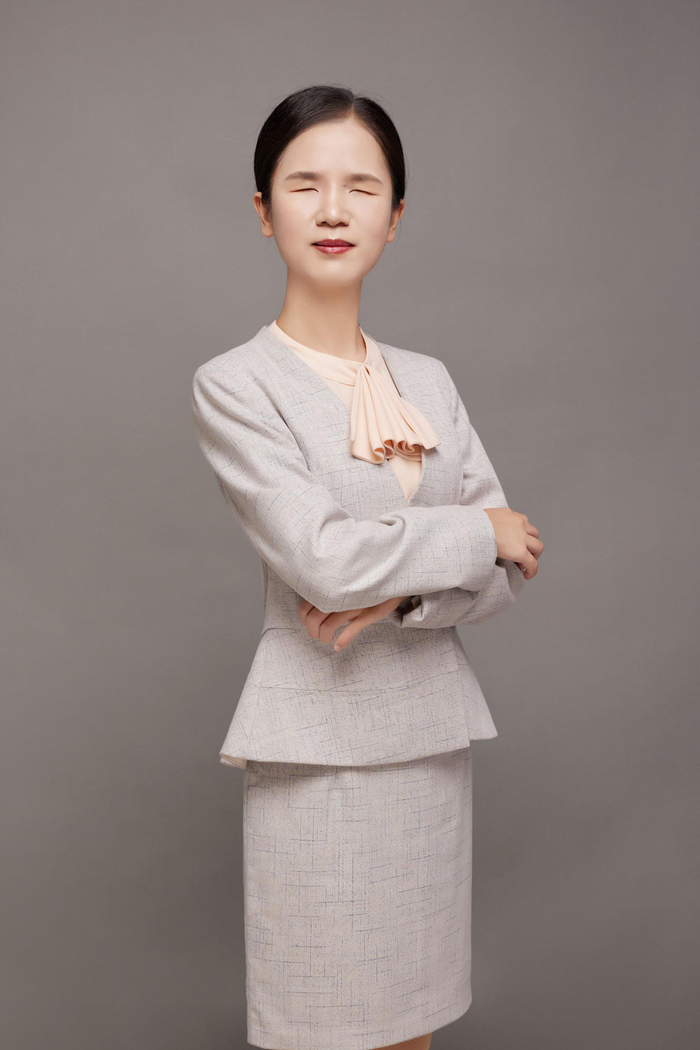 全国首位视障播音硕士董丽娜。受访者供图