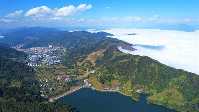 云南屏边红旗水库美到极致的湖光秘境