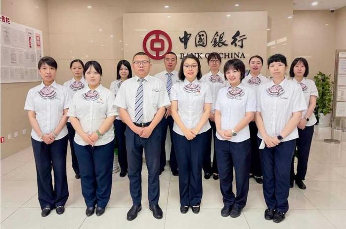 在客户开户行中行山西太原北城支行的通力配合下，中行大望路支行于当日便完成了卡片激活全部证明材料的收集