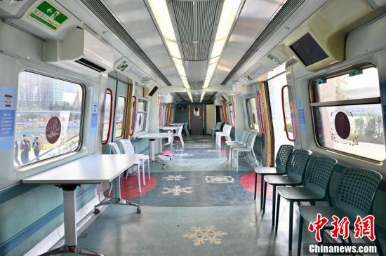 港铁退役列车进驻香港湾仔海滨