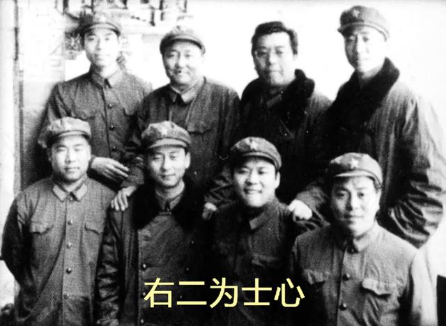 1979年,士心的多才多藝,被總政文工團的領導所欣賞,所以將他借調到