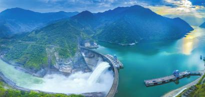 二滩水电站远眺。 王禹豪 摄