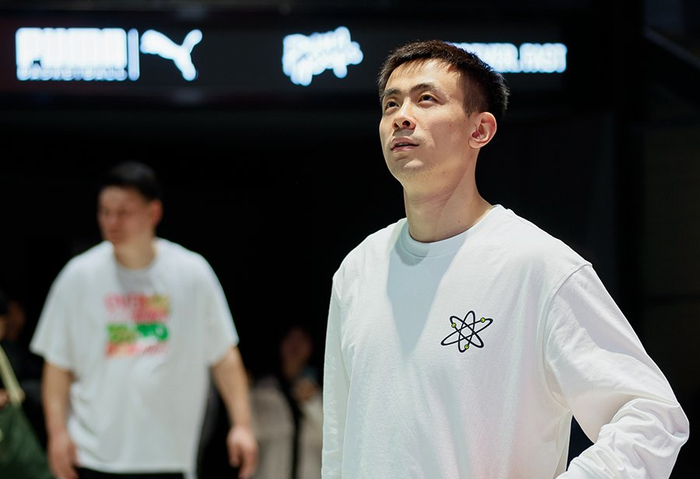 并请来了cba签约球员现辽宁本钢篮球队主力赵继伟出席活动,可谓相当