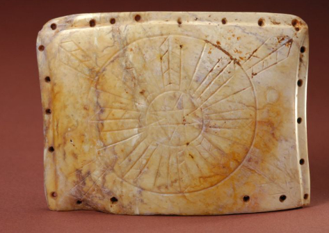 ▲刻图玉版。（图片来源：北京故宫博物院官网）