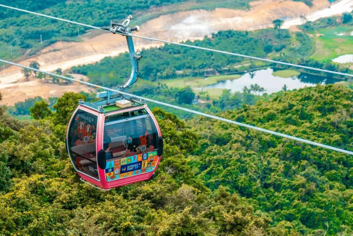 打卡三亚之巅,市内唯一的高空缆车,价值数亿的夜游实景秀满足你对爱情