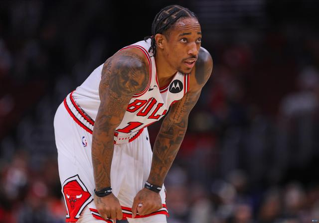 中投靓仔德罗赞16投12中高效砍下27分7板9助正负值17