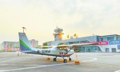 　　位于达州高新区的达州河市机场已获批转型通用机场，达州将依托该机场大力建设通用航空产业园。