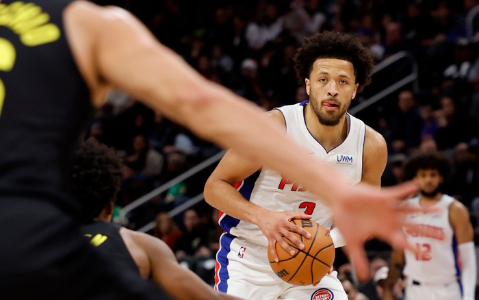 被缺兵少将的爵士“挡住”去路，康宁汉姆领衔的活塞吞下25连败。  图/IC photo