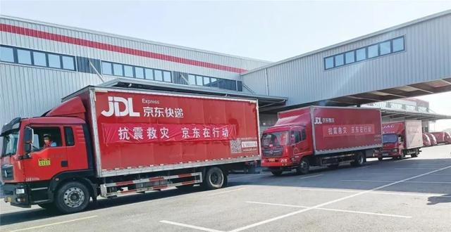 （图：京东救灾援助车辆）