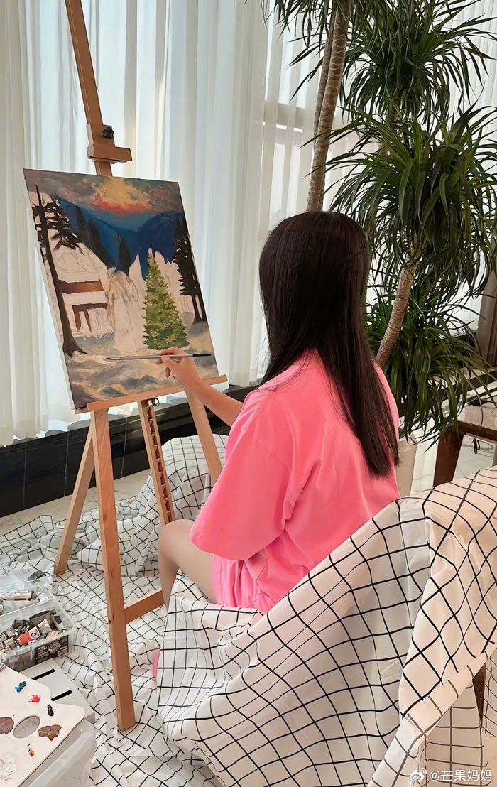 王诗龄画的圣诞油画,被学校选做了圣诞宣传图……|王诗龄_新浪新闻