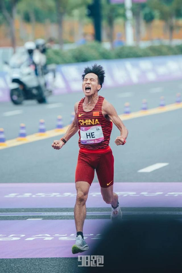 2023年度中长跑十佳运动员|马拉松|国家纪录|何杰_新浪新闻