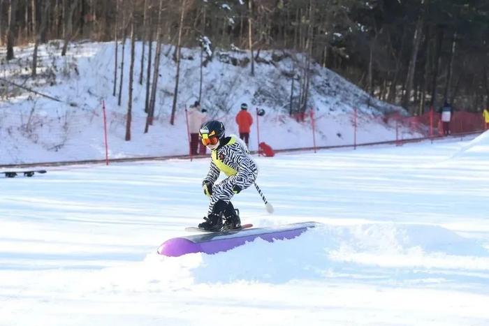 場是亞洲首個具有國際領先水平的全天候標準化室內越野滑雪訓練場地