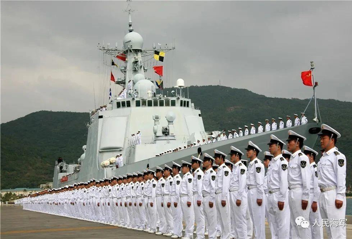 △2008年12月26日，人民海军首批护航编队解缆出征。