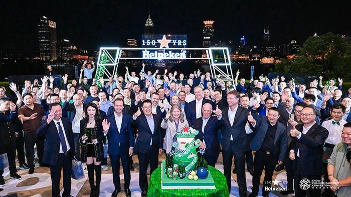 11月2日，“共酿新传奇”2023雪花渠道伙伴大会暨喜力150周年庆典在上海举行