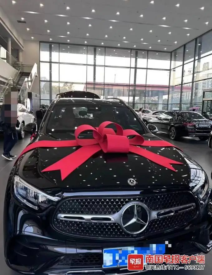 ▲秦先生购买的梅赛德斯-奔驰GLC260。受访者供图