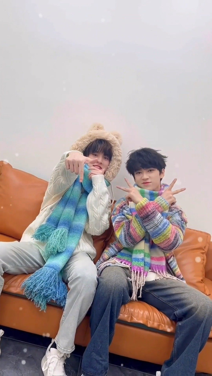 tf家族三代成员们cha了初雪活力少年元气满满阔爱