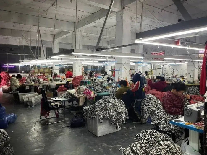 正在忙碌的工厂 图源：时代周报记者 傅一波