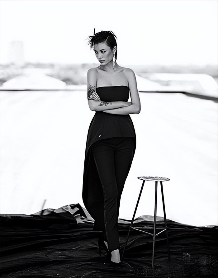 汪峰女儿小苹果近照曝光,离开章子怡后风格大变,受父亲影响大|袁心玥