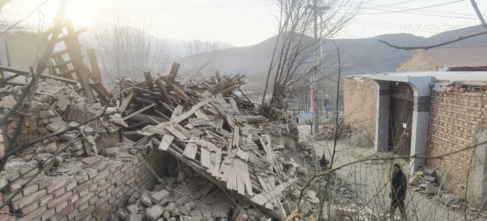 灾后重建遭“寒冷”阻滞 当地曾花34年脱贫|直击甘肃临夏地震|坍塌|临夏市|地震_新浪新闻