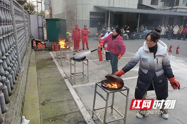 以演促練張家界永定婦幼築牢消防安全防火牆