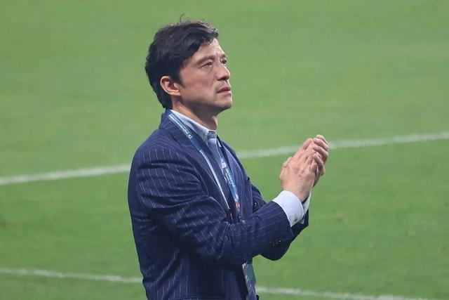 即将加盟申花谢晖没能与大连人球员一一告别