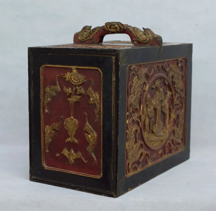 齐白石 木雕花工具箱约1882—1902年长35.4厘米 宽22厘米 高28.5厘米湘潭市齐白石纪念馆藏