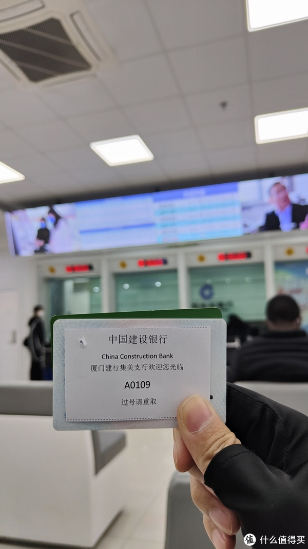 大厅有智能机子,但工作人员没说能否直接操作注销,让取号排队,排号有