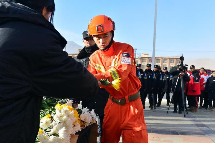 积石山警察致人死亡图片