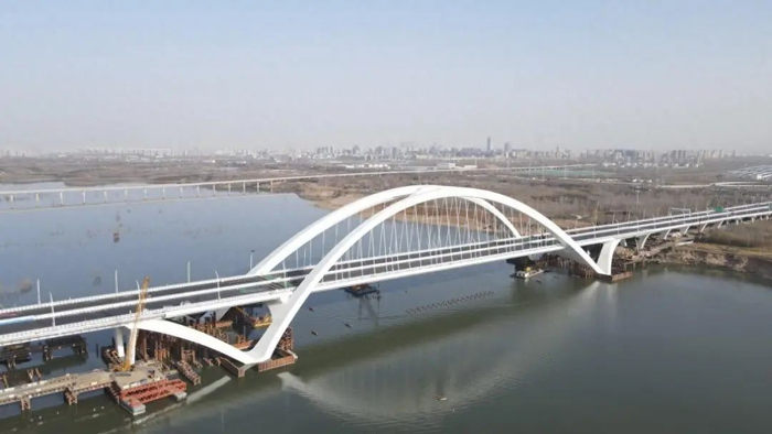 京雄高速北京段京雄大桥/中铁投资集团提供在京南永定河上,一架钢桥