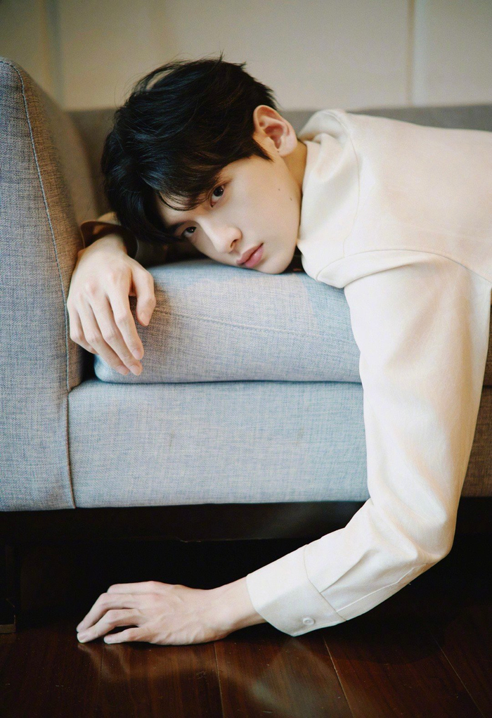 翟潇闻最新随拍,温柔儒雅气质暖男,静享冬日美好时光|翟潇闻|冬日